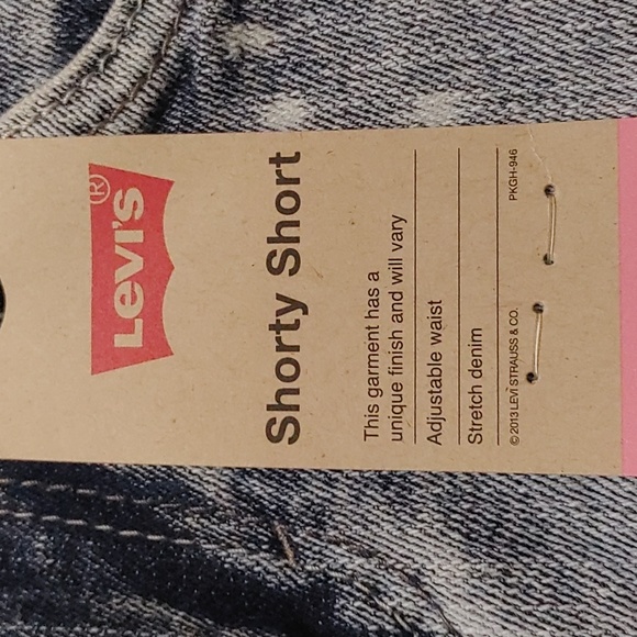 Levi's Shorty Short - Picture 3 of 5